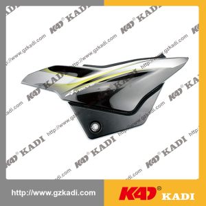 BAJAJ DISCOVER 100 Cubierta lateral derecha